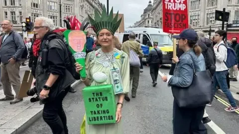 Thousands Protesters Assemble in Central London to Oppose Trump's Return Diplomatic Journey